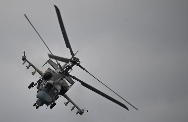 Ударный вертолет Ка-52 Аллигатор выполняет демонстрационный полет в рамках Международного форума Армия-2020 на аэродроме Кубинка в Подмосковье - Sputnik Молдова