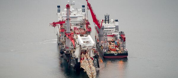 Судно-трубоукладчик Solitaire и судно снабжения Fortitude - Sputnik Moldova