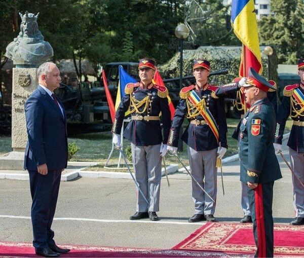 Президент Молдовы поздравил военнослужащих Молдовы с Днем Национальной армии Президент Молдовы поздравил военнослужащих Молдовы с Днем Национальной армии - Sputnik Молдова