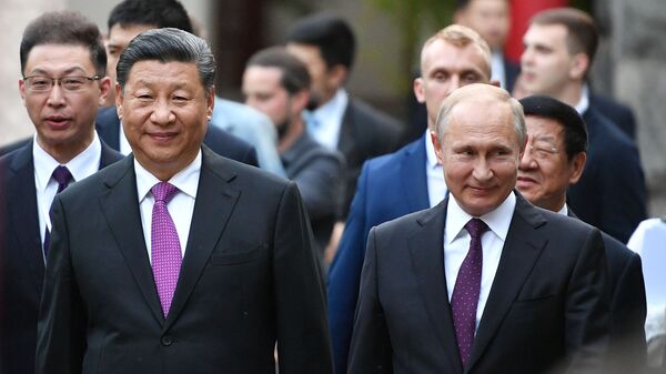 Председатель КНР Си Цзиньпин и президент России Владимир Путин в официальной церемонии передачи правительством Китая двух больших панд Московскому зоопарку - Sputnik Moldova