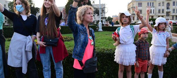 Участницы акции протеста на площади Независимости в Минске - Sputnik Молдова