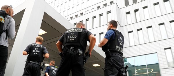 Полиция у клиники Шарите в Берлине  - Sputnik Молдова