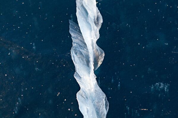 Покрытое льдом озеро Байкал - Sputnik Молдова
