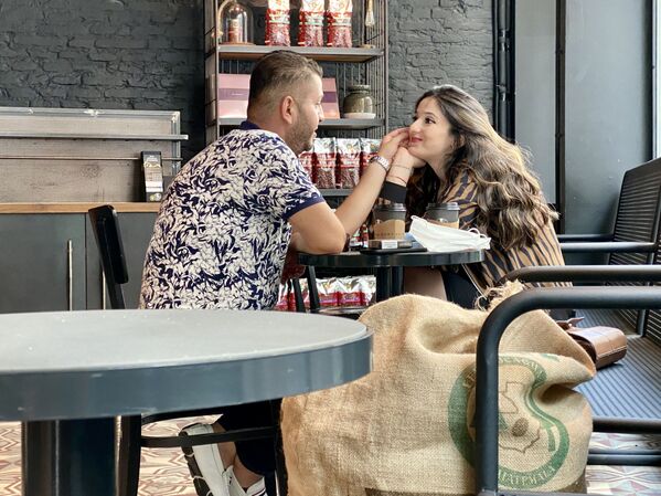Пара в кафе, Стамбул  - Sputnik Moldova-România