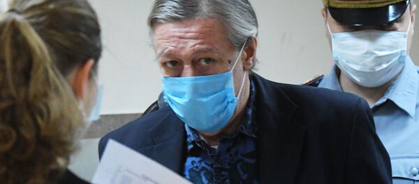 Актер Михаил Ефремов в здании Пресненского суда города Москвы, где будет оглашен приговор по делу о ДТП со смертельным исходом Актер Михаил Ефремов в здании Пресненского суда города Москвы, где будет оглашен приговор по делу о ДТП со смертельным исходом - Sputnik Молдова