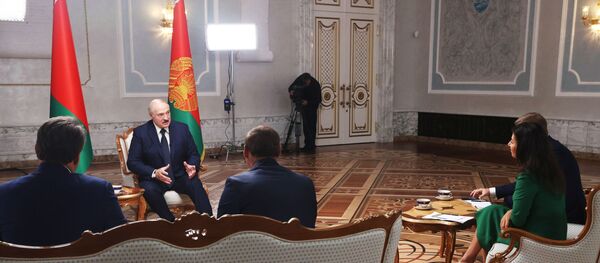 Президент Белоруссии А. Лукашенко дал интервью российским журналистам Президент Белоруссии А. Лукашенко дал интервью российским журналистам - Sputnik Moldova