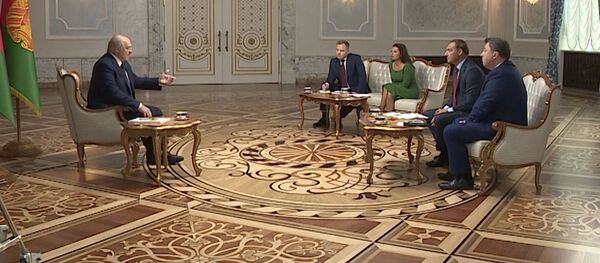  Немного пересидел: Лукашенко дал большое интервью российским журналистам - Sputnik Молдова