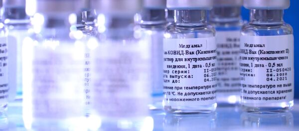 Вакцину Спутник V выпустили в гражданский оборот. Кого привьют первыми? - Sputnik Молдова