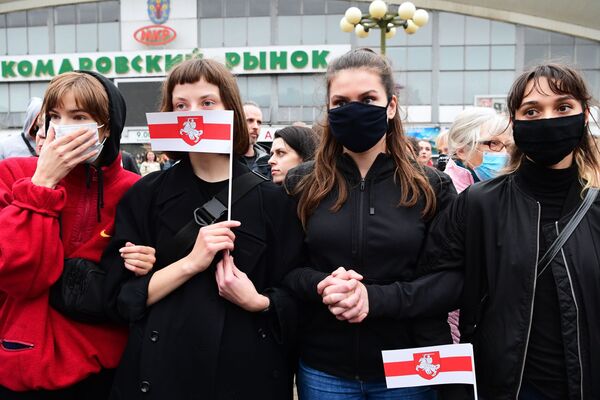 Участницы акции протеста в Минске - Sputnik Молдова