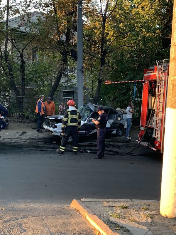 FOTO - Accident cumplit în sectorul Buiucani: Mașina a ajuns într-un stâlp FOTO - Accident cumplit în sectorul Buiucani: Mașina a ajuns într-un stâlp - Sputnik Moldova
