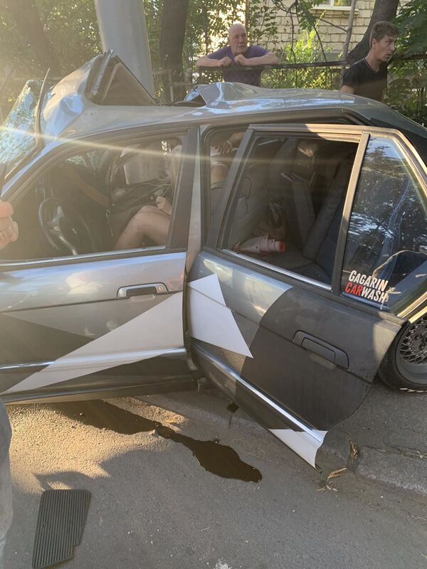 FOTO - Accident cumplit în sectorul Buiucani: Mașina a ajuns într-un stâlp FOTO - Accident cumplit în sectorul Buiucani: Mașina a ajuns într-un stâlp - Sputnik Moldova