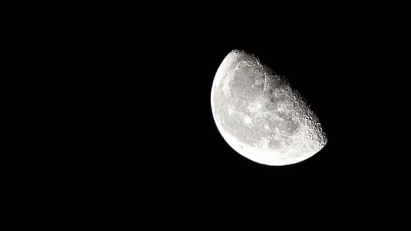 Индийская космическая станция Чандраян-3 совершила посадку на южном полюсе Луны - Sputnik Молдова
