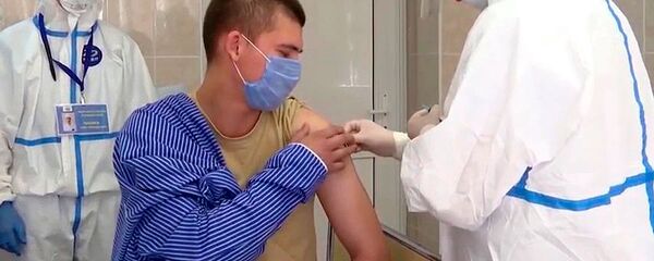 Вакцинация добровольцев против коронавируса SARS-CoV-2 в Главном военном клиническом госпитале имени Н. Н. Бурденко в Москве Вакцинация добровольцев против коронавируса SARS-CoV-2 в Главном военном клиническом госпитале имени Н. Н. Бурденко в Москве - Sputnik Молдова