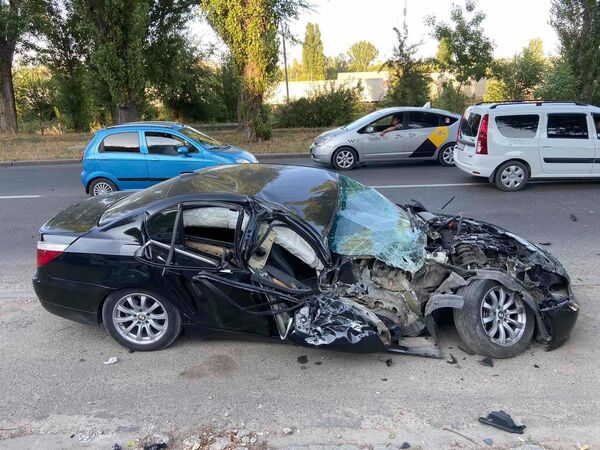 Серьезное ДТП в Кишиневе: автомобиль BMW превратился в груду металла - фото Серьезное ДТП в Кишиневе: автомобиль BMW превратился в груду металла - фото - Sputnik Молдова