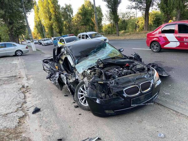 Серьезное ДТП в Кишиневе: автомобиль BMW превратился в груду металла - фото Серьезное ДТП в Кишиневе: автомобиль BMW превратился в груду металла - фото - Sputnik Молдова