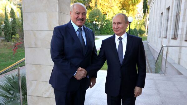 Alexandr Lukașenko și Vladimir Putin la Soci - Sputnik Moldova-România