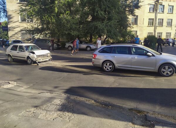 Foto - Accident în lanț în Capitală, la trecerea de pietoni: Ambuteiaj kilometric Foto - Accident în lanț în Capitală, la trecerea de pietoni: Ambuteiaj kilometric - Sputnik Moldova