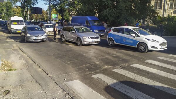 3 mașini s-au ciocnit pe strada Dosoftei - Sputnik Moldova