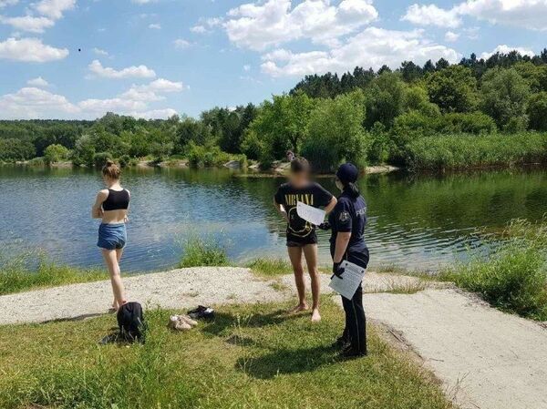 Tot mai mulți copii fug de acasă: Din ce cauză ajung minorii în stradă - Sputnik Moldova