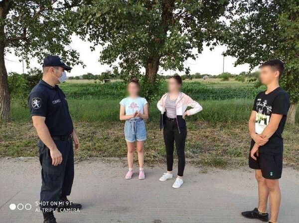 Tot mai mulți copii fug de acasă: Din ce cauză ajung minorii în stradă - Sputnik Moldova