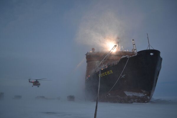 Ледокол, привезший российских полярников в Арктику для развертывания новой дрейфующей станции СП-40 - Sputnik Молдова