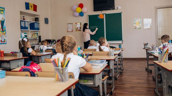 Один день ученика в пандемии  - Sputnik Moldova-România