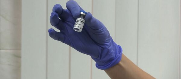 Врачи-добровольцы сделали прививку российской вакциной от коронавируса Спутник V Врачи-добровольцы сделали прививку российской вакциной от коронавируса Спутник V - Sputnik Молдова