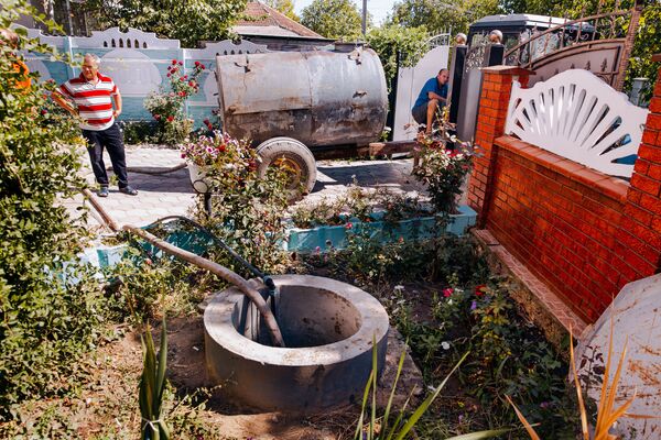 Право на воду: как жители молдавских сел борются за ценнейший ресурс на земле Право на воду: как жители молдавских сел борются за ценнейший ресурс на земле - Sputnik Молдова