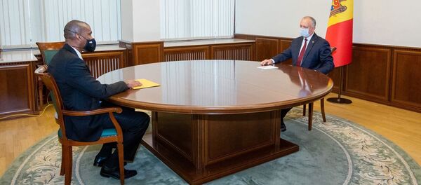 Встреча Игоря Додона с Дереком Хоганом Встреча Игоря Додона с Дереком Хоганом - Sputnik Молдова