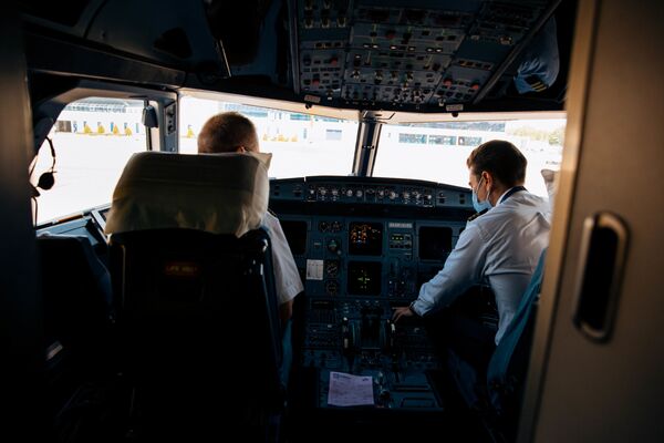 Deși pare greu de crezut, piloții spun că este mai ușor să conduci un avion decât o mașină  - Sputnik Moldova
