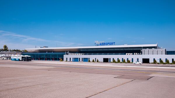 Главная взлетно-посадочная полоса Кишинёвского аэропорта закрывается на ремонт  - Sputnik Молдова