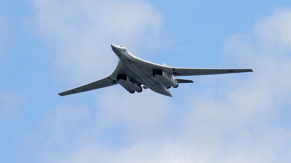 Tu-160 is a supersonic, variable-sweep wing heavy strategic bomber. - Sputnik Moldova