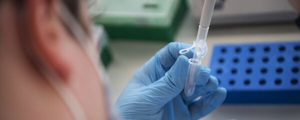 Ученый в лаборатории, архивное фото - Sputnik Moldova