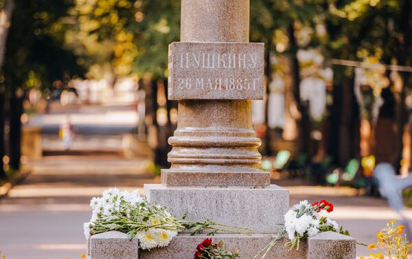 Автором памятника Пушкину является известный русский скульптор Александр Опекушин.  - Sputnik Молдова