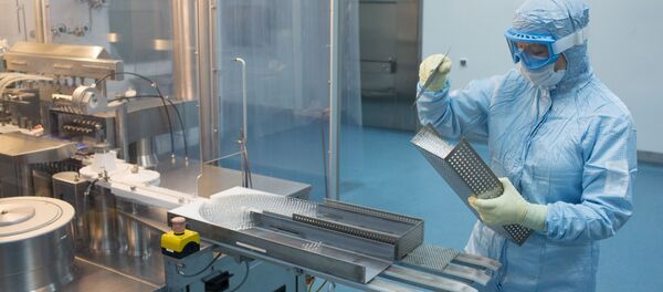 Производство вакцины от COVID-19 на фармацевтическом заводе Биннофарм - Sputnik Moldova-România