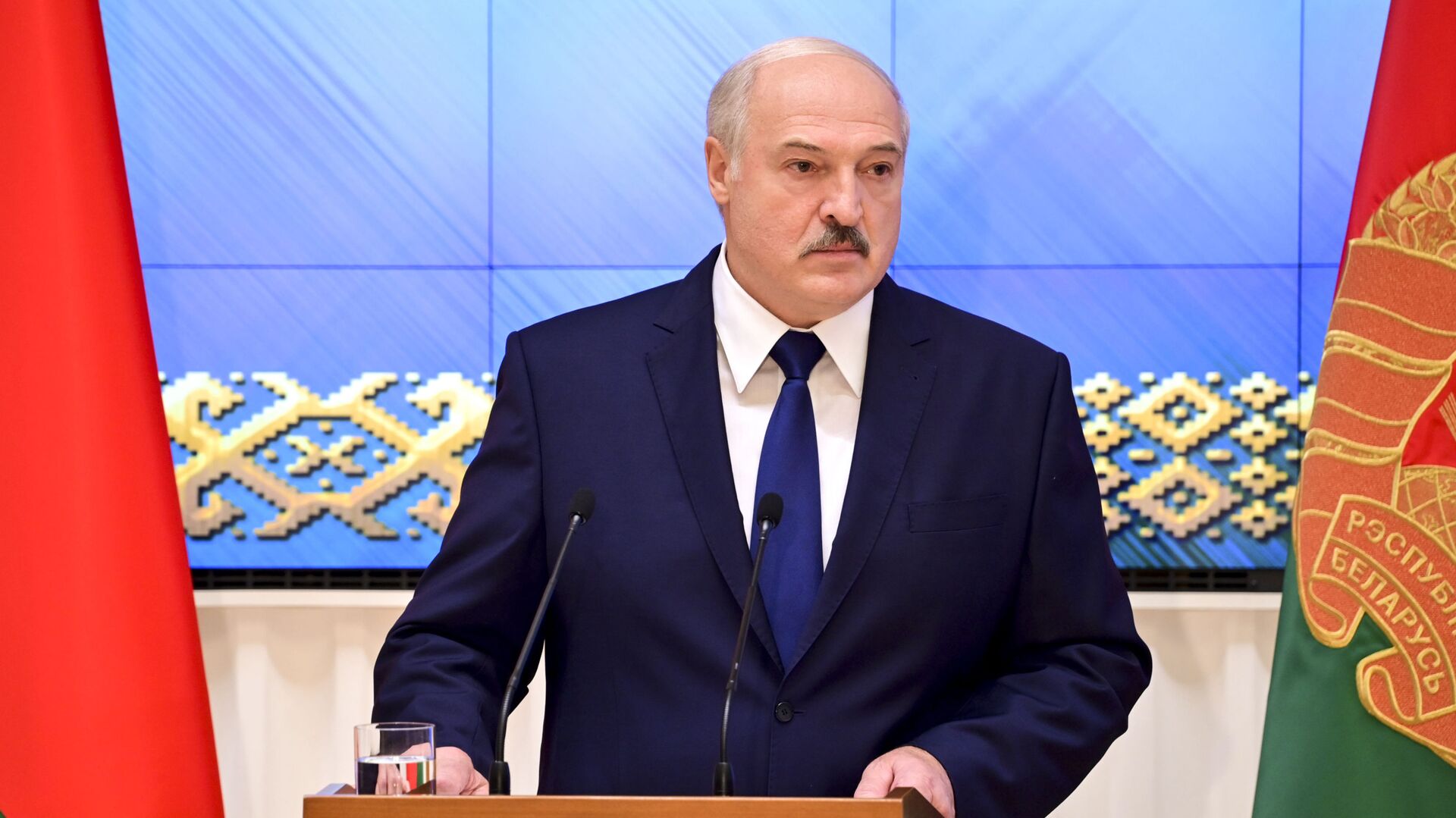 Президент Белоруссии Александр Лукашенко - Sputnik Moldova, 1920, 01.12.2021