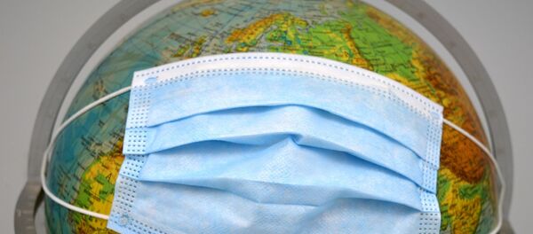 Защитная маска на глобусе - Sputnik Moldova