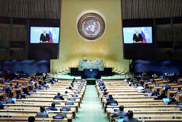 Фрагмент трансляции выступления президента РФ Владимира Путина с видеообращением на 75-й сессии Генассамблеи ООН - Sputnik Молдова