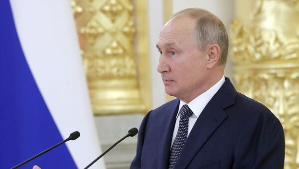 Президент РФ В. Путин выступил перед членами Совета Федерации РФ - Sputnik Молдова