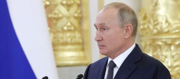 Президент РФ В. Путин выступил перед членами Совета Федерации РФ - Sputnik Moldova