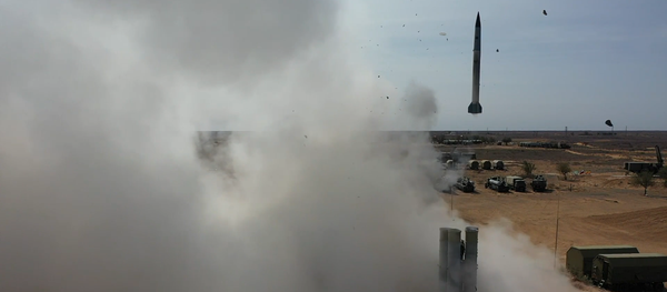 Цели уничтожены: расчеты ЗРК С-400 и Панцирь-С провели стрельбы на учениях Кавказ-2020 - Sputnik Молдова