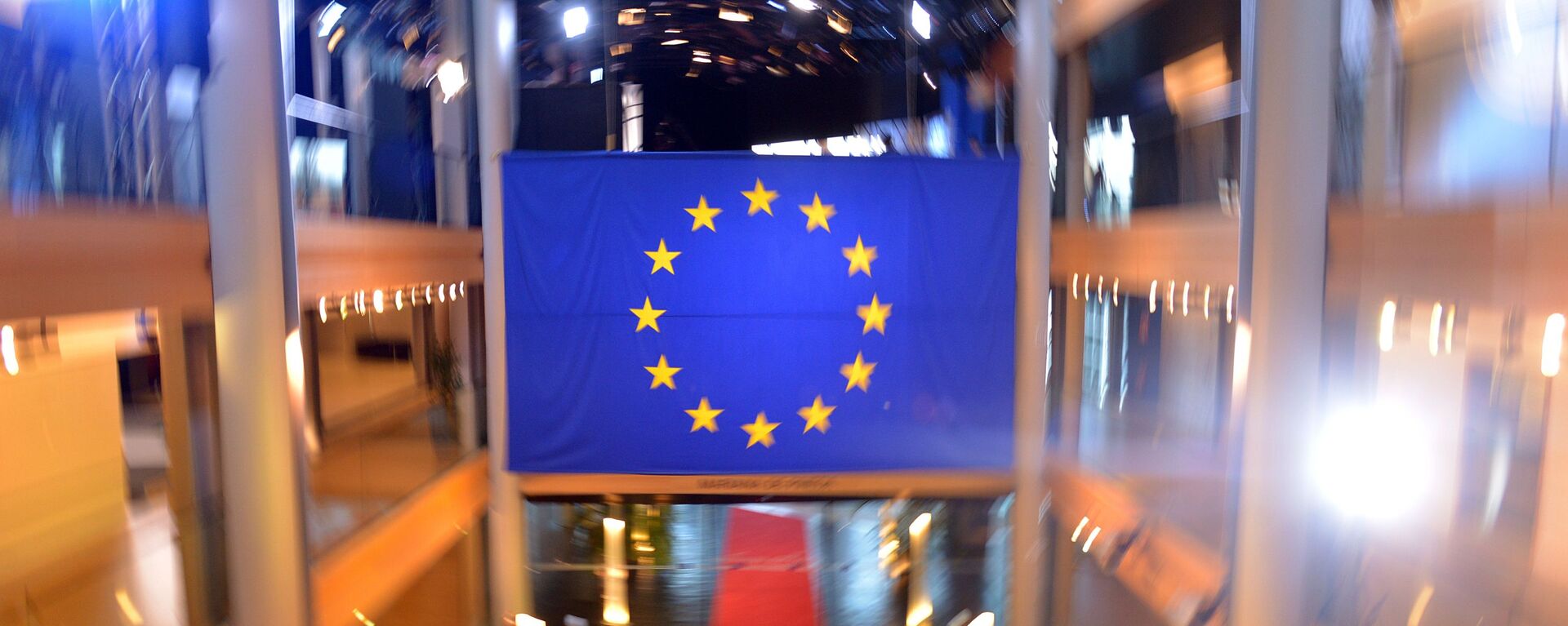Флаг Евросоюза в главном здании Совета Европы в Страсбурге - Sputnik Moldova-România, 1920, 30.06.2021