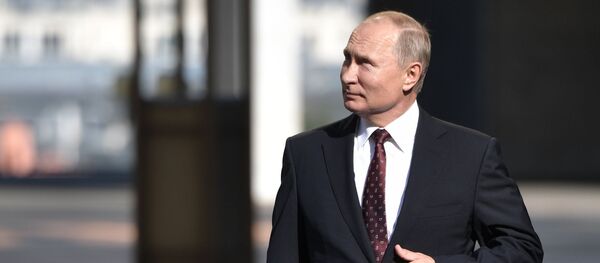 Президент РФ В. Путин принял участие в голосовании на выборах депутатов Мосгордумы - Sputnik Moldova-România