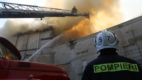  Пожар в здании Филармонии пожарные - Sputnik Молдова