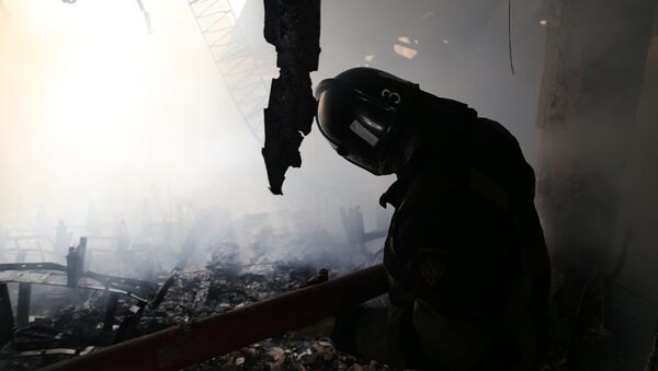Пожар в здании Филармонии пожарные - Sputnik Moldova