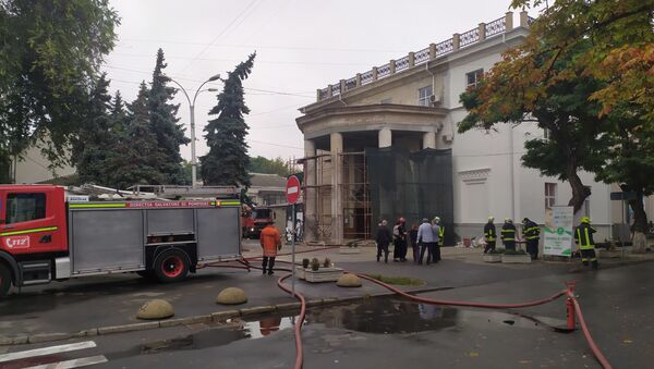 Ликвидация последствий после пожара в Национальной филармонии Кишинева  - Sputnik Moldova