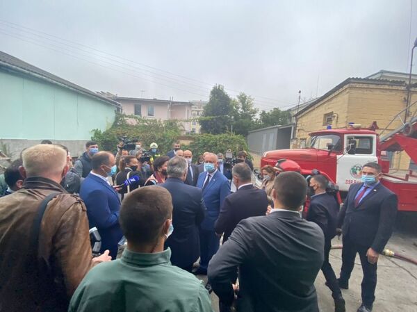 Додон, Кику и Чебан посетили Национальную филармонию, в которой случился пожар Додон, Кику и Чебан посетили Национальную филармонию, в которой случился пожар - Sputnik Молдова