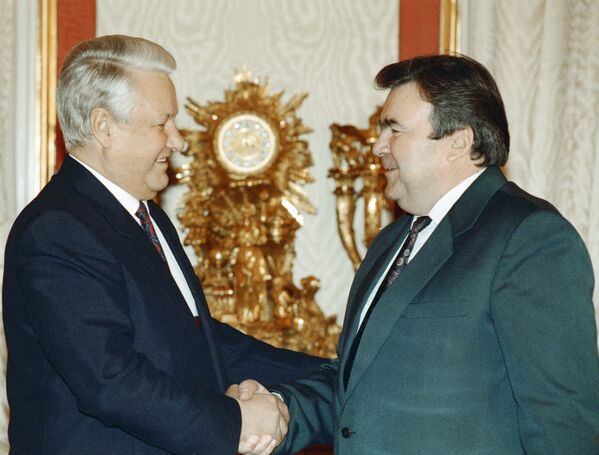 Президент РФ Борис Ельцин встречается с президентом Молдовы Мирча Снегуром - Sputnik Moldova