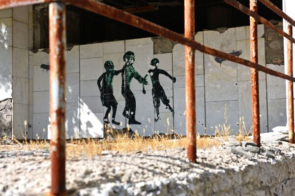 Рисунок на стене одного из зданий в зоне отчуждения Чернобыльской АЭС - Sputnik Moldova-România