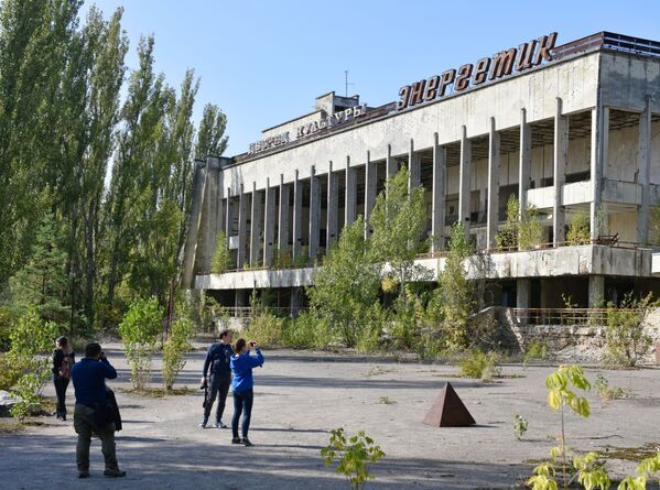 Туристы в зоне отчуждения Чернобыльской АЭС - Sputnik Молдова